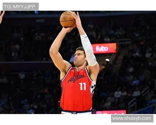 布鲁克洛佩斯如何在NBA赛场上重塑自我与球队价值